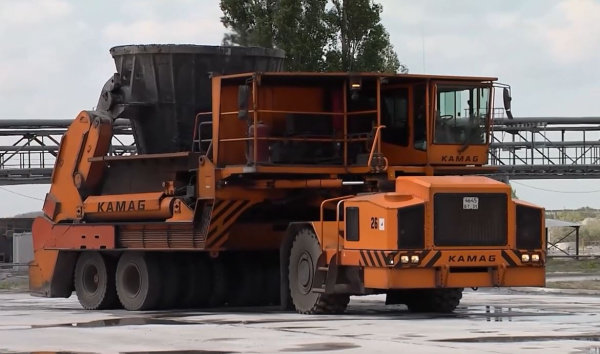 Новый шлаковоз в автотранспортном цехе ОЭМК (видео)